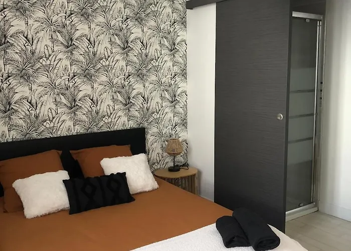 Holiday home Charmante Maison De *